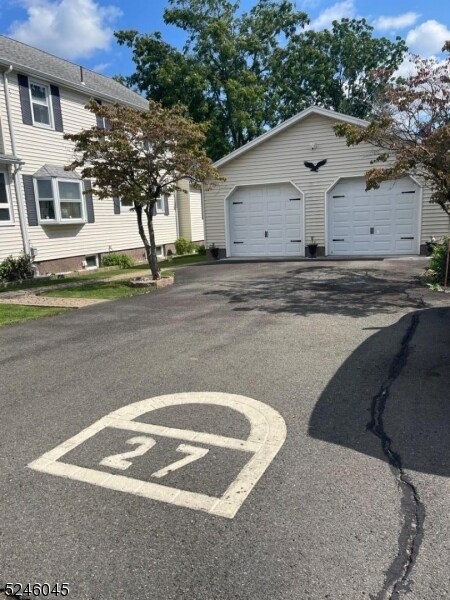 Foto del edificio - 27 Irvington Ave
