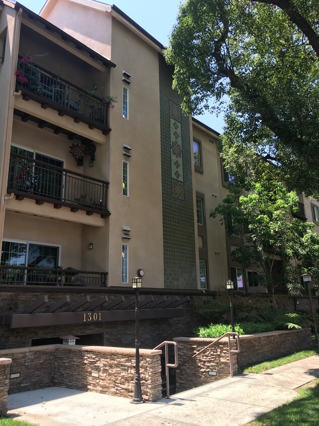 Primary Photo - Skyview Terrace Apartments