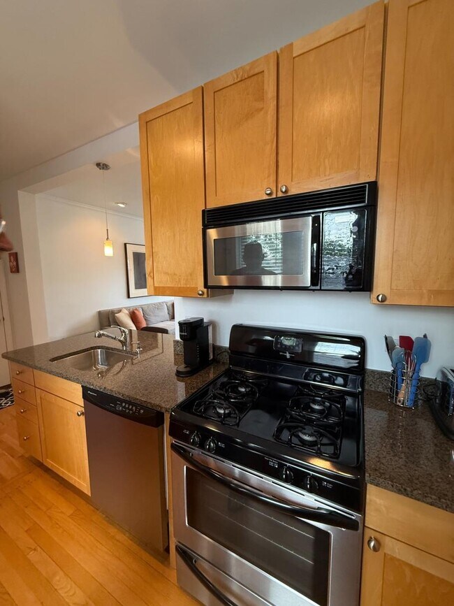 Foto del edificio - 1733 W Balmoral Ave