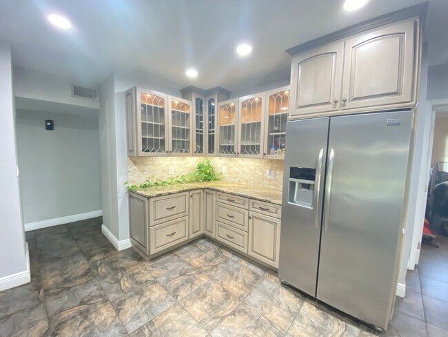 Foto del edificio - 701 Denton Rd