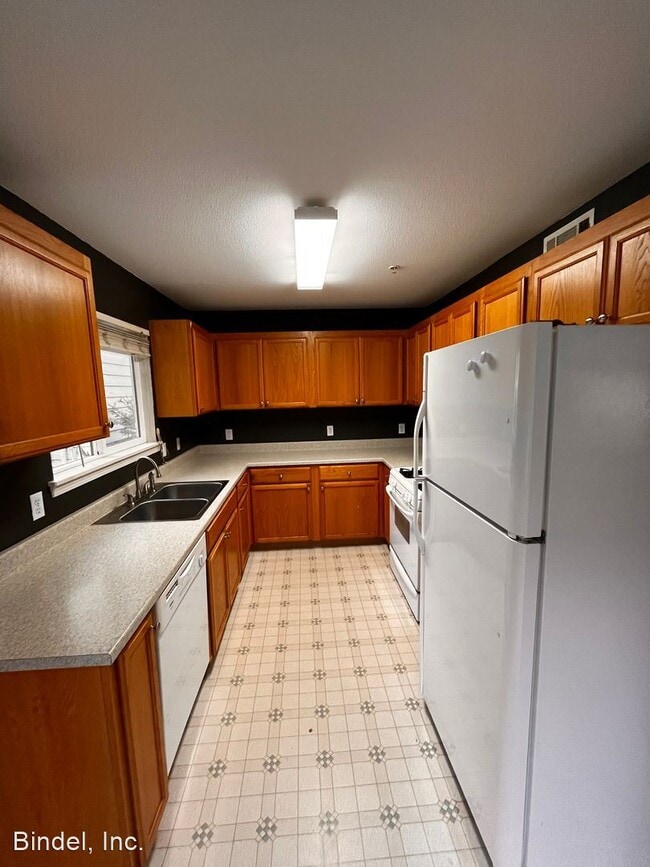 Building Photo - 2 br, 1.5 bath House - 2945 Rainbow LN