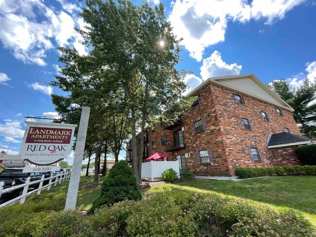 Foto del edificio - 11 Railroad Ave