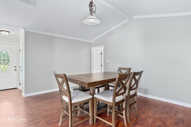 Foto del edificio - "Charming 3-Bed Sanctuary with 2 Full Bath...