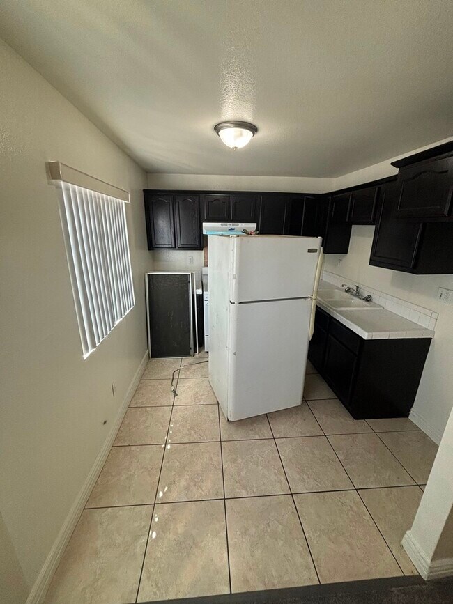 Foto del edificio - 327 E 106th St