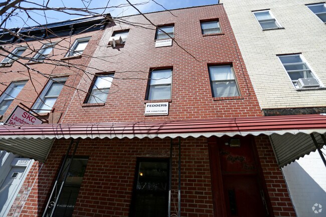 Building Photo - 284 Smith St