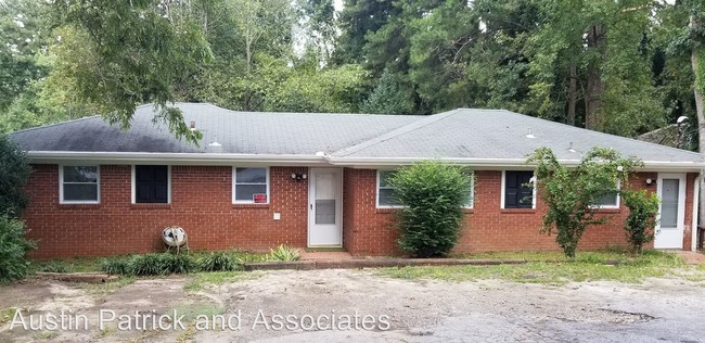 Building Photo - 108 S Woodland Dr