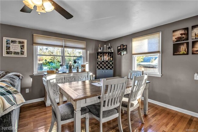 Foto del edificio - 3 br, 1 bath House - 727 Beach Rd