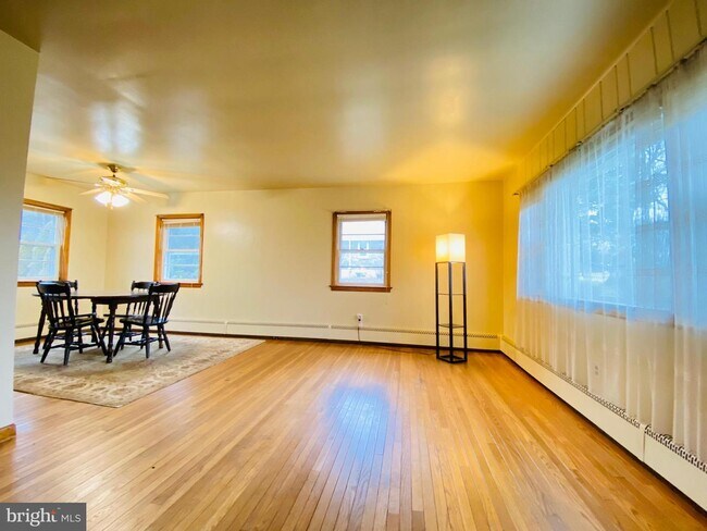 Foto del edificio - 141 W Cherry Ln