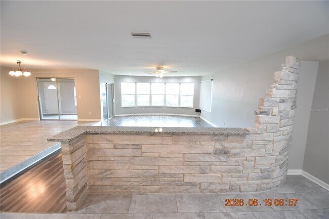 Foto del edificio - 3273 Harbor Lake Dr