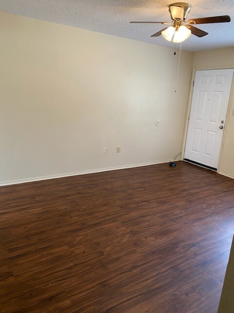 Living room - 1855 W Deane St