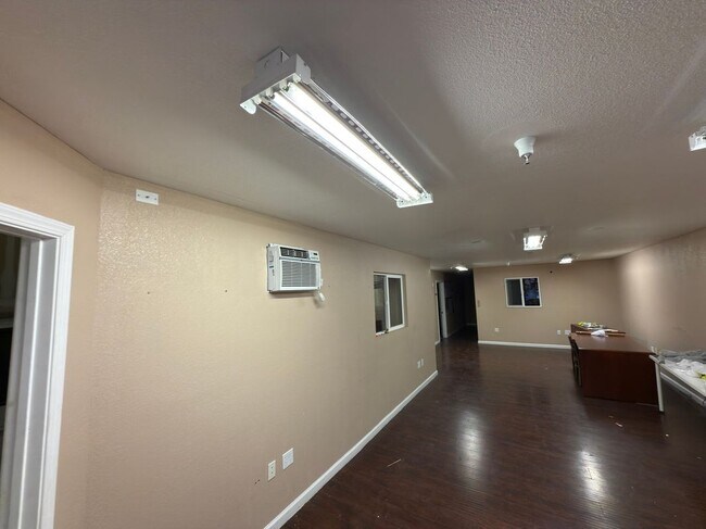 Foto del edificio - 17814 Murphy Pkwy