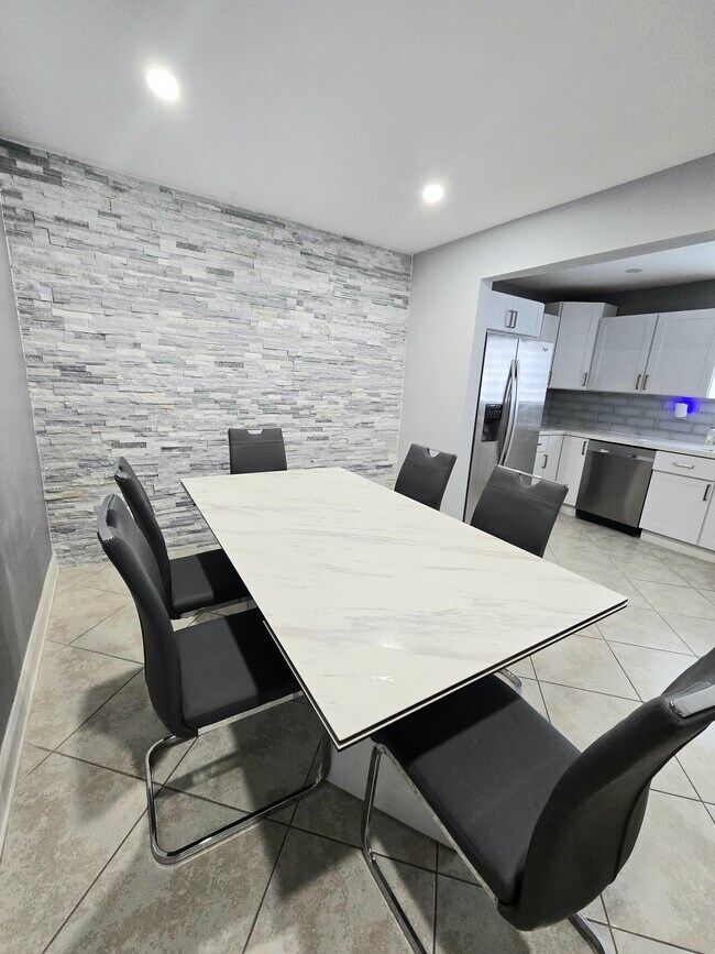 Foto del edificio - 7870 NW 11th Ct