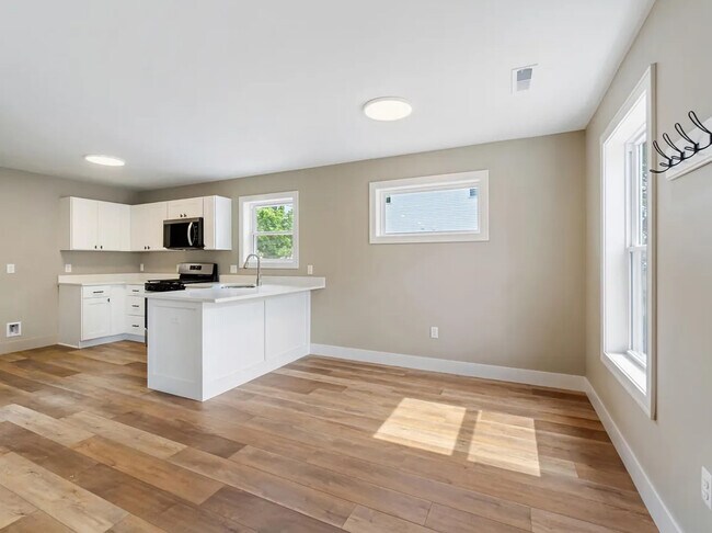 Building Photo - 307 N Van Dorn St