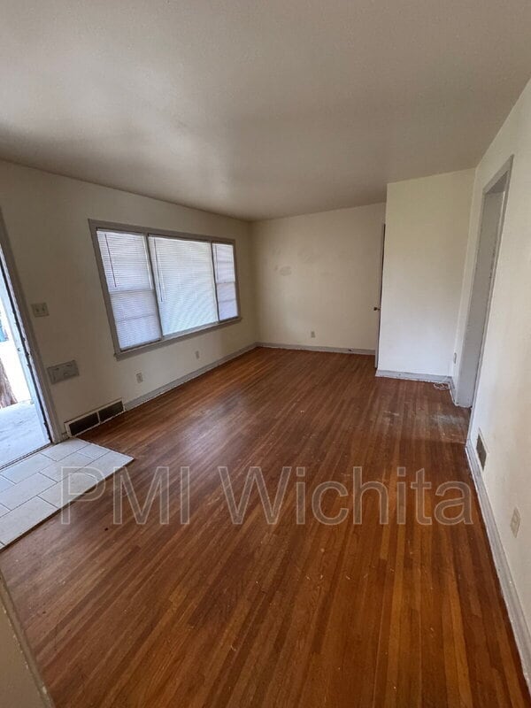 Building Photo - 6149 E Boston St