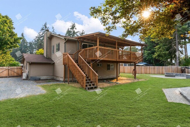 Building Photo - 4BR + Finished Heated Garage | Fenced 1/4 Acre | Mins to JBLM