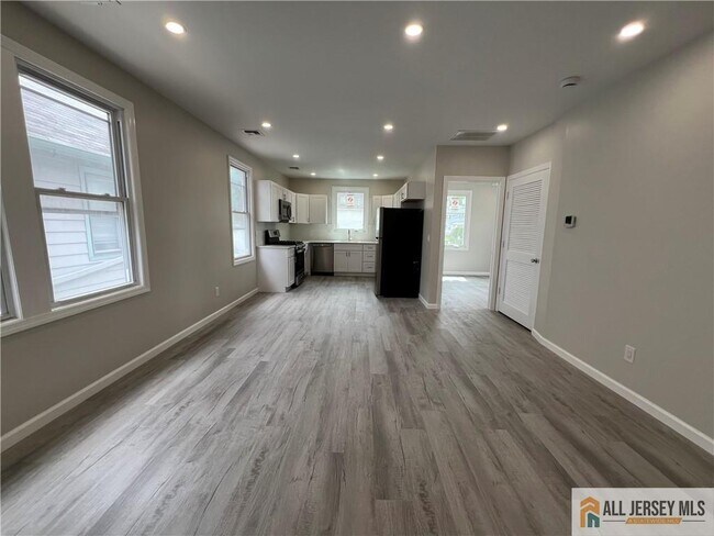 Foto del edificio - 588 Livingston Ave