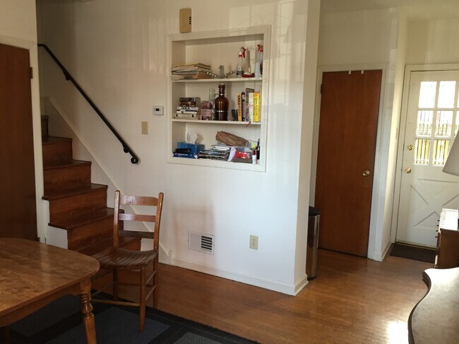 Foto del edificio - 2133 Rodman St