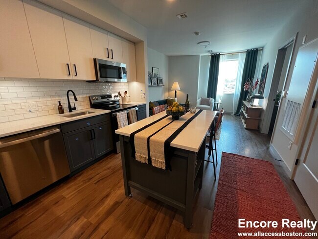 Foto del edificio - 80 Rugg Rd