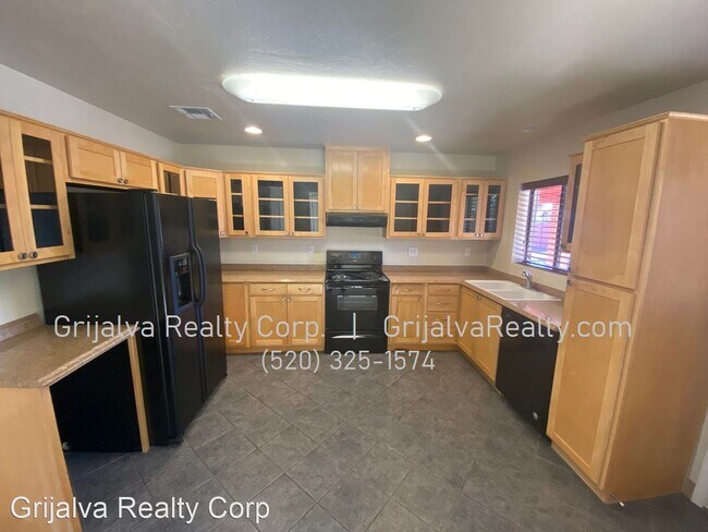 Building Photo - 3 br, 2 bath House - 6666 E. Broadway Blvd