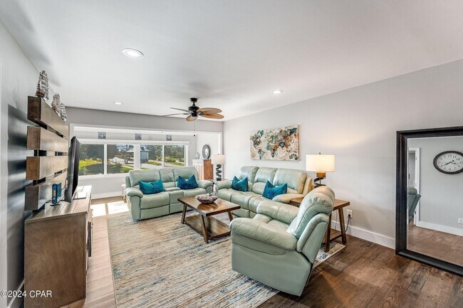 Foto del edificio - 4725 Bay Point Rd