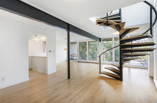 Building Photo - 8876 Lookout Mountain Ave