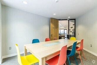 Building Photo - 170 Sherwood Forest Sq