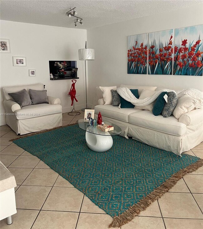 Building Photo - 18601 NE 14th Ave