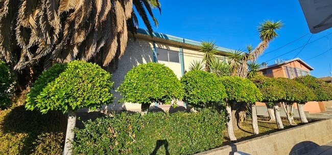 Foto del edificio - 14075 Foothill Blvd