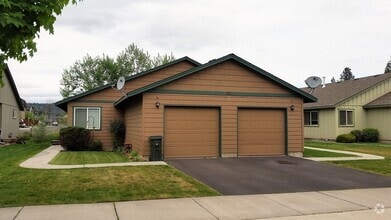 Building Photo - 891 NE Hidden Valley Dr