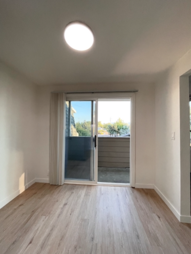 Foto del edificio - Newly Renovated Townhome in East Medford!