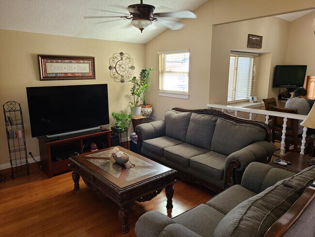 Building Photo - 806 Mont Blanc Dr