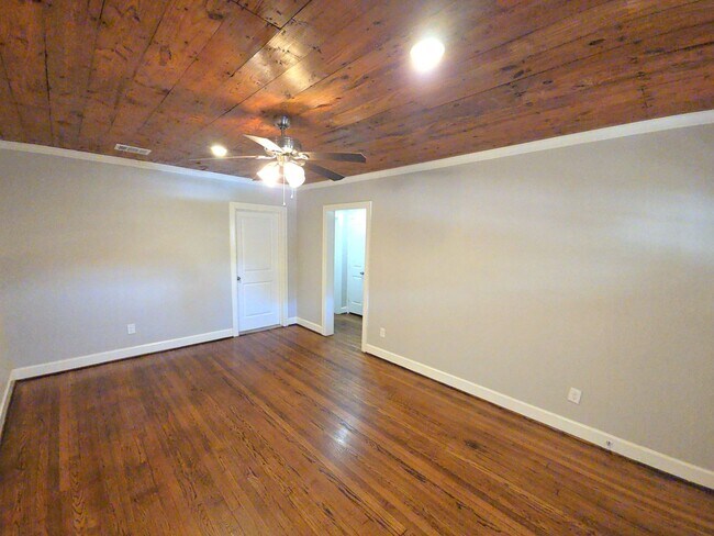 Building Photo - 210 Olive Ave