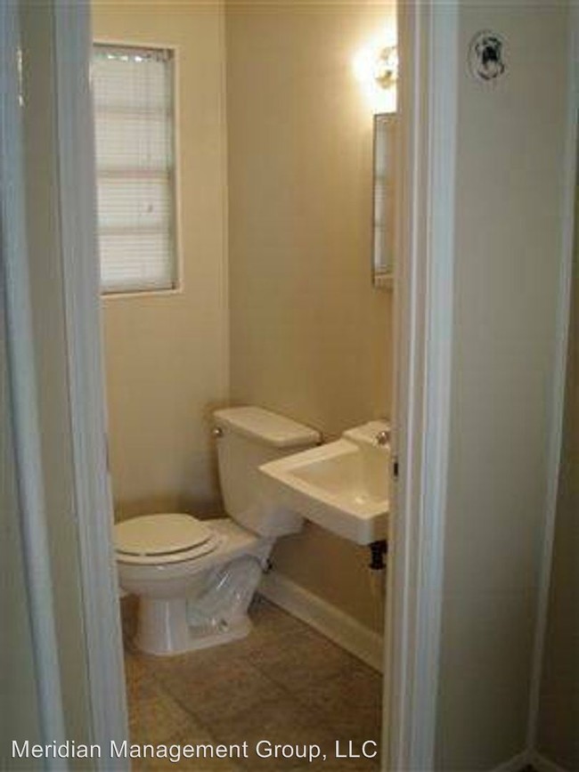 Building Photo - 2139b Meriwood Dr