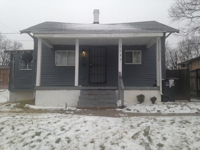 Primary Photo - 1727 McArthur Ave