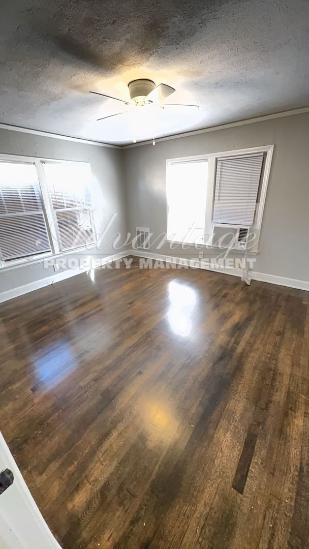 Foto del edificio - Newly Renovated Duplex in Oakhaven - OPEN ...