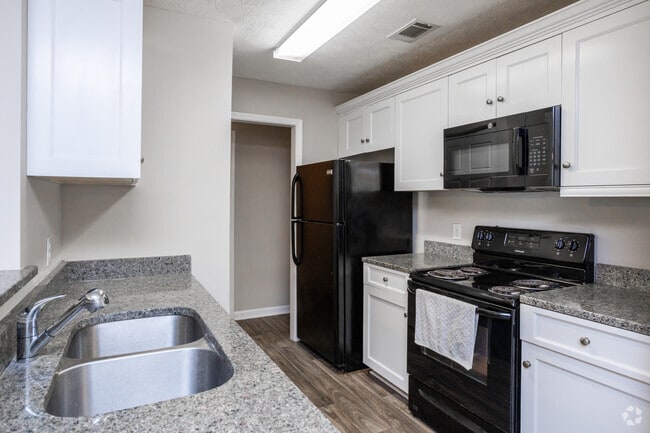 LEGENDS 2 BR | 2 BA | 960SF - Kitchen - Legends at Armour Avenue