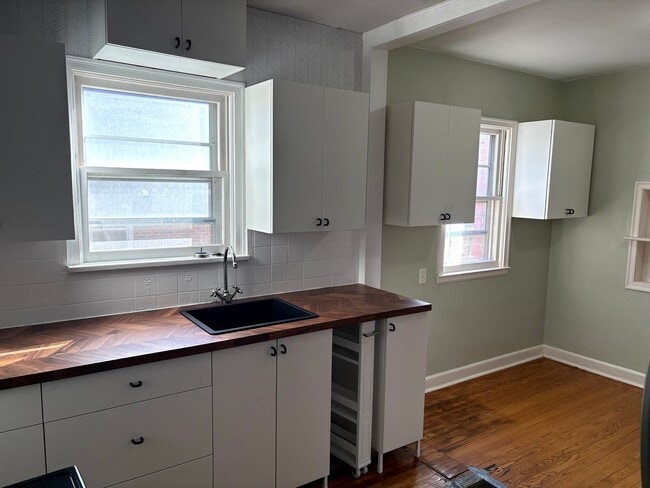 Building Photo - Charming 3-Bedroom, 2-Bath House with Off-Street Parking & Backyard!