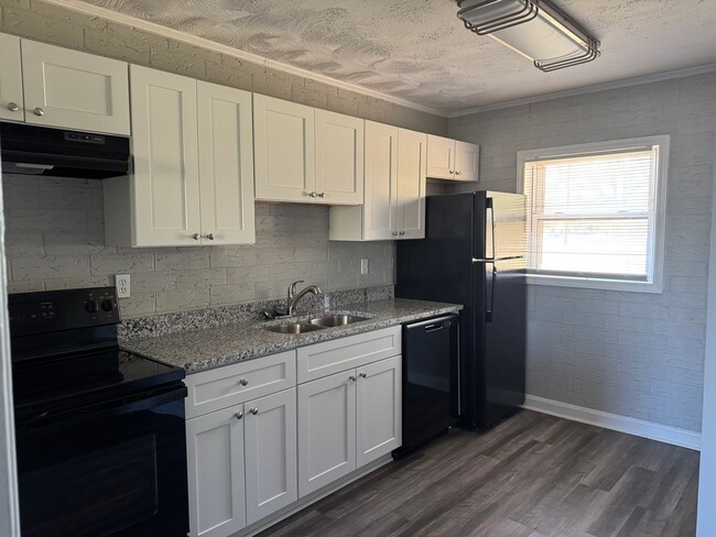 Building Photo - Two Bedroom Duplex in Lincolnton