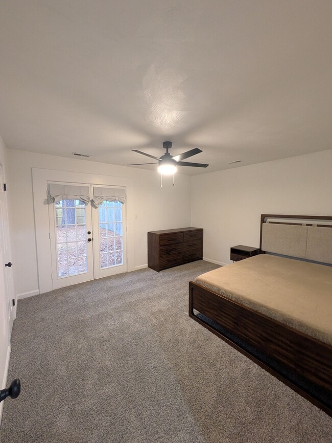 Building Photo - 5626 Carisbrooke Ln