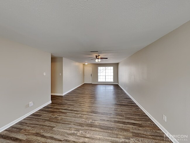Building Photo - 620 Wallace Dr