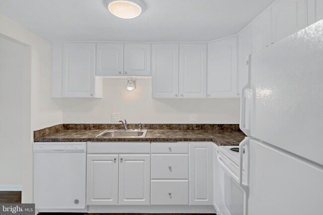 Building Photo - 2108 Cedar Run Dr