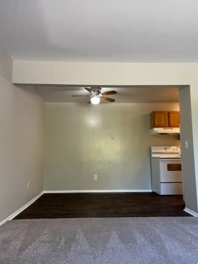 Building Photo - Charming 2 bedroom/1 bathroom apartment ne...
