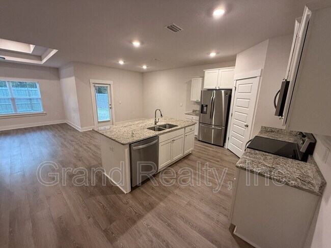 Foto del edificio - 5749 Danbury Blvd