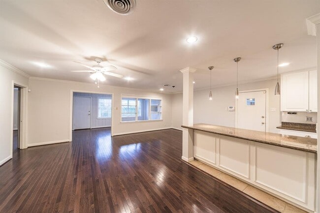 Building Photo - 3019 Conway St