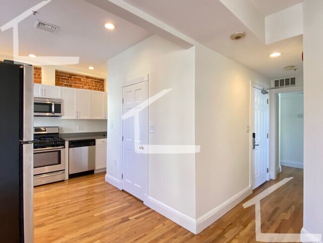 Foto del edificio - HOT ALLSTON LISTING!!!!