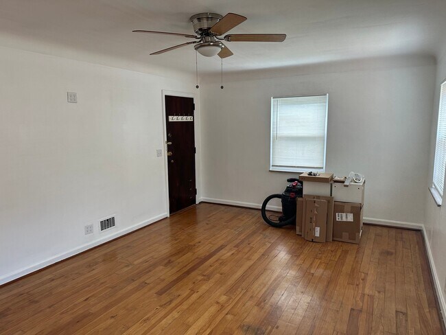 Foto del edificio - 1660 Llanfair Ave