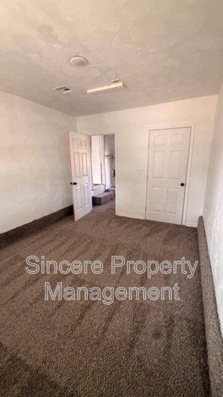 Foto del edificio - 1425 N Sterling Ave