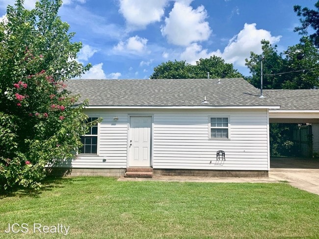 Building Photo - 3907 Hill Dr