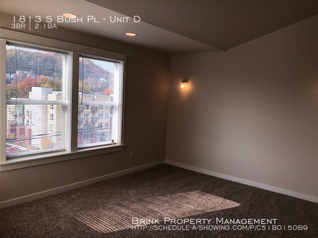 Building Photo - 1813 S Bush Pl