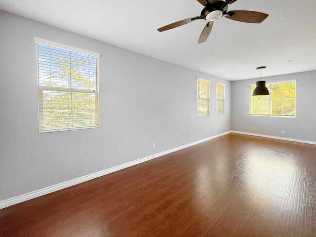 Foto del edificio - Charming 2BR/2BA Home with Attached Garage...